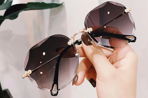 bông tai đi biển