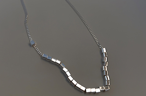 Top 10 phụ kiện vòng cổ nữ được ưa thích nhất mùa hè, dịp lễ