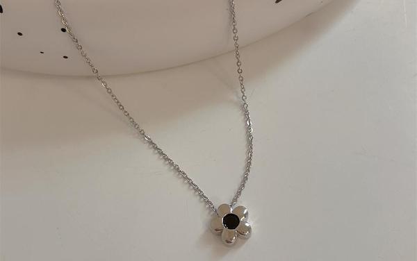 Top 10 phụ kiện vòng cổ nữ được ưa thích nhất mùa hè, dịp lễ