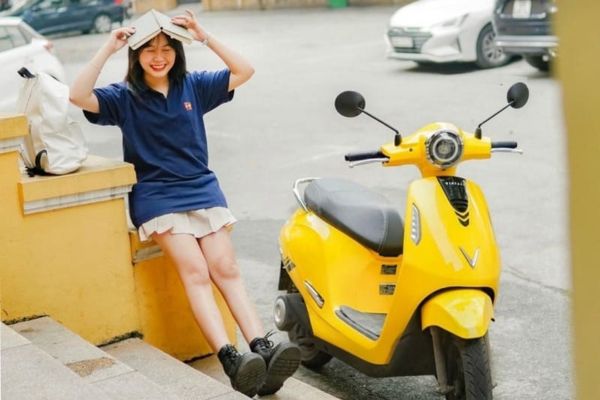 Sau khi xỏ khuyên rốn có đi được xe máy không?