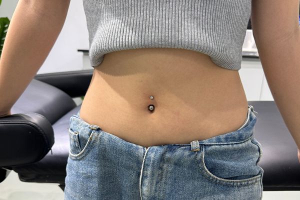 Sau khi xỏ rốn có đau không