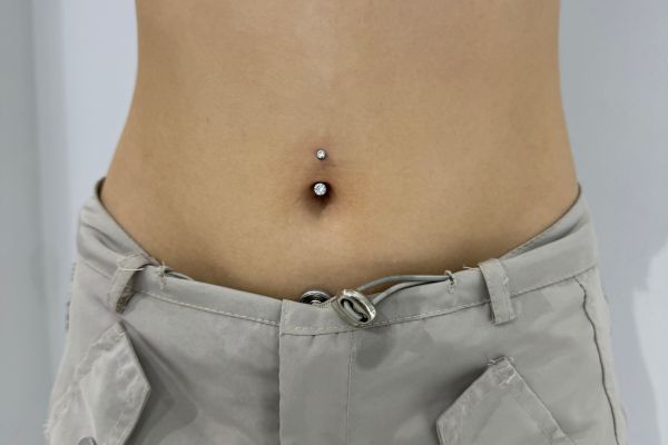 Tại sao xỏ khuyên rốn bị ngất xỉu?