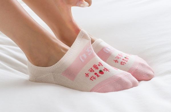 Tất nữ màu kem hình quả dâu - Siêu mềm mại