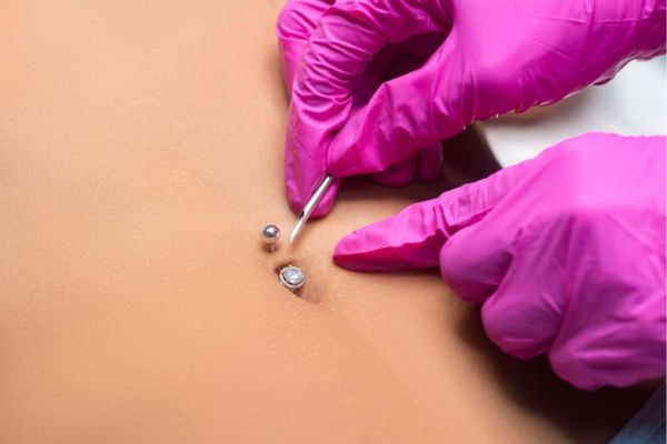 Thuốc ủ tê ảnh hưởng đến lỗ xỏ khuyên không?