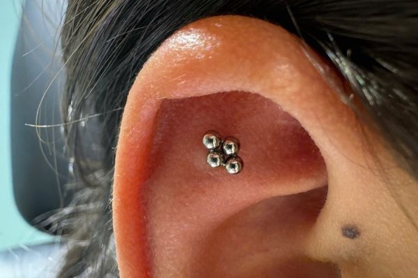 Tổng hợp ảnh bạn nữ xỏ sụn tại TinyBox - 8/2024