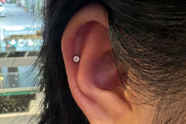 Tổng hợp ảnh bạn nữ xỏ sụn tại TinyBox - 8/2024