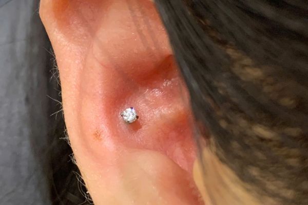 Tổng hợp ảnh bạn nữ xỏ sụn tại TinyBox - 8/2024