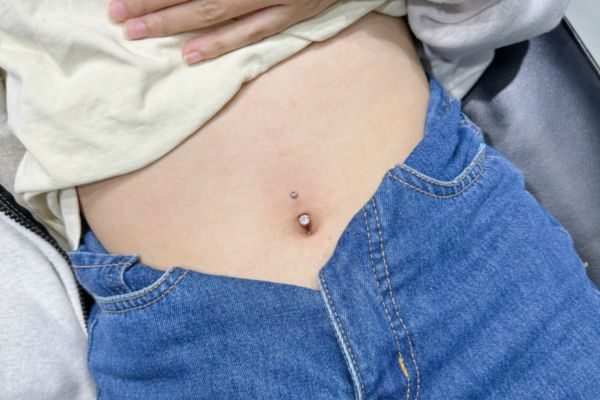 Tổng hợp ảnh xỏ khuyên rốn của bạn nữ tại TinyBox 6/2024