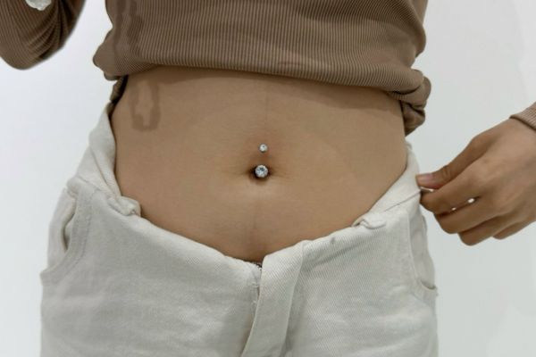 Tổng hợp ảnh xỏ khuyên rốn của bạn nữ tại TinyBox 6/2024