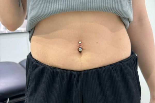 Tổng hợp ảnh xỏ khuyên rốn của bạn nữ tại TinyBox 6/2024