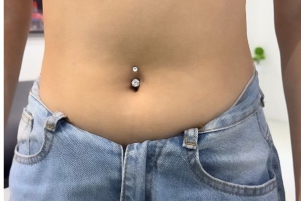 Tổng hợp ảnh xỏ khuyên rốn của bạn nữ tại TinyBox 6/2024