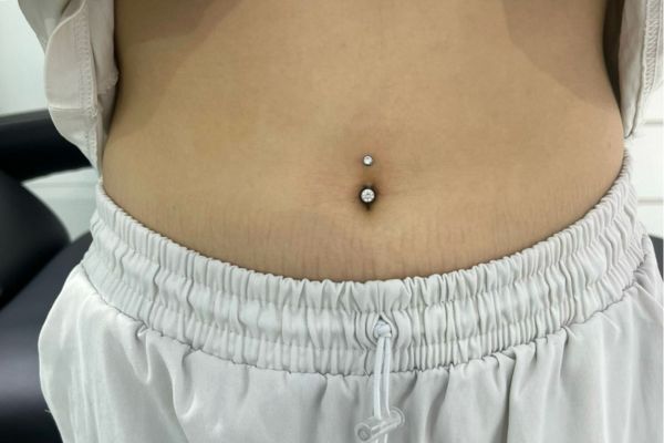 Tổng hợp ảnh xỏ khuyên rốn của bạn nữ tại TinyBox 6/2024