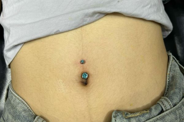 Tổng hợp ảnh xỏ khuyên rốn của bạn nữ tại TinyBox 6/2024