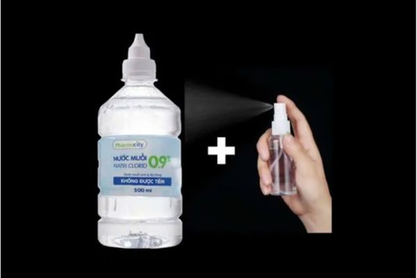 Vệ sinh lỗ xỏ khuyên tai bằng gì?