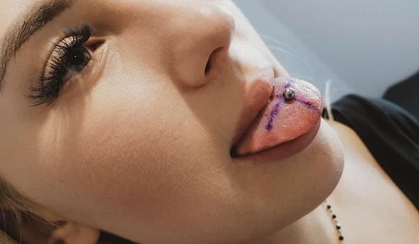 vị trí xỏ khuyên có thể giấu - xỏ khuyên giữa lưỡi