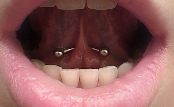 vị trí xỏ khuyên độc lạ - xỏ dây hãm lưỡi