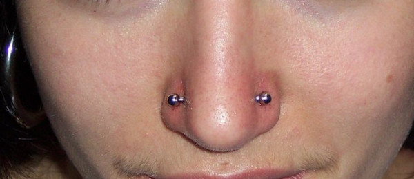 vị trí xỏ khuyên độc lạ - nasallang piercing
