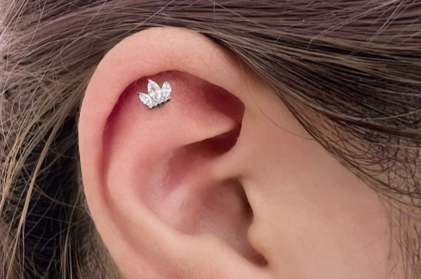 xỏ khuyên sụn tai cho các bạn nữ - Ảnh 2/2024