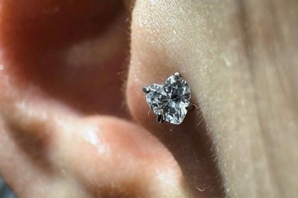 xỏ khuyên sụn tai cho các bạn nữ - Ảnh 2/2024