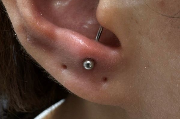 xỏ khuyên sụn tai cho các bạn nữ - Ảnh 2/2024