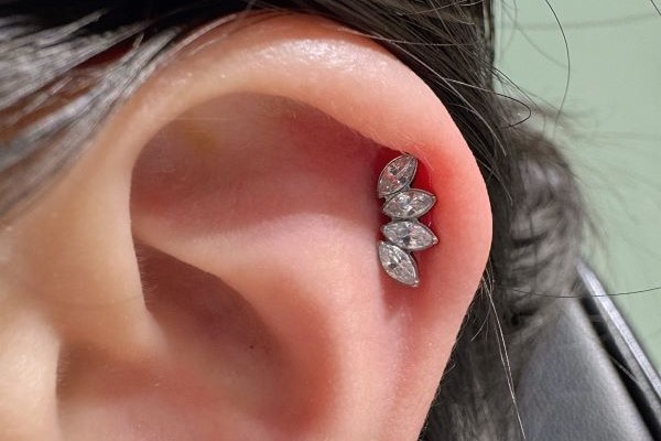xỏ khuyên sụn tai cho các bạn nữ - Ảnh 2/2024