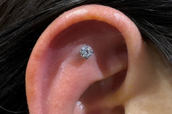 xỏ khuyên sụn tai cho các bạn nữ - Ảnh 2/2024