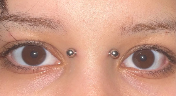 Xỏ khuyên trên sóng mũi - xỏ bridge