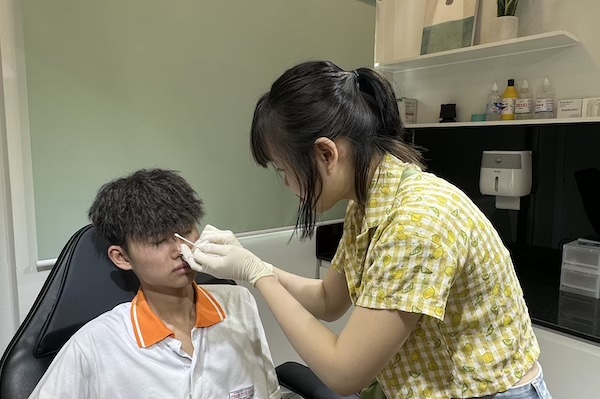 Xỏ khuyên trên sóng mũi - xỏ bridge