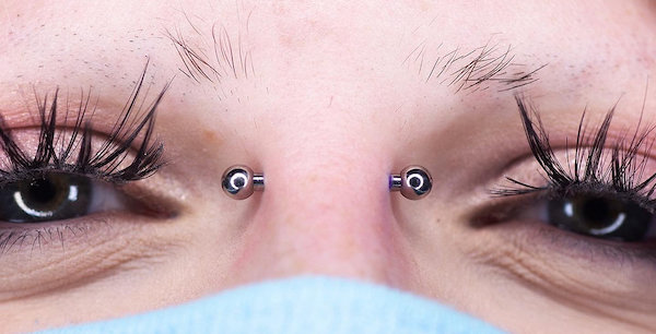 Xỏ khuyên trên sóng mũi - xỏ bridge