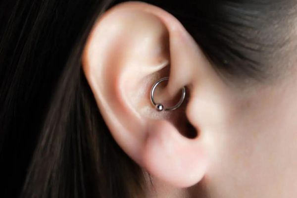 Xỏ Daith có đau không?