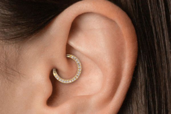 Xỏ Daith có đau không?