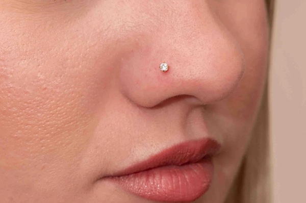 Xỏ khuyên ăn bánh gai được không