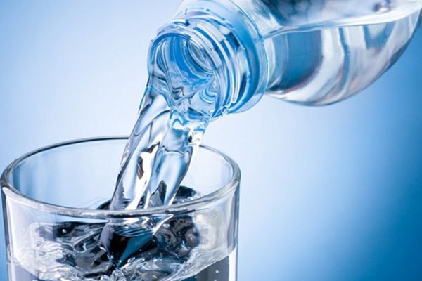 Xỏ khuyên ăn thịt dê được không?