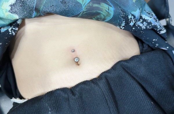 xỏ khuyên bụng tại thế giới xỏ khuyên tinybox