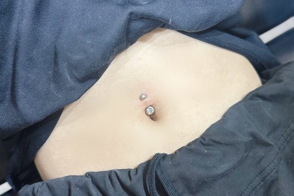 xỏ khuyên bụng tại thế giới xỏ khuyên tinybox