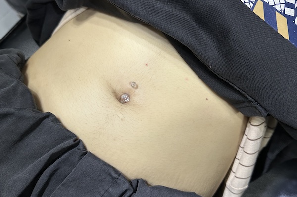 xỏ khuyên bụng tại thế giới xỏ khuyên tinybox