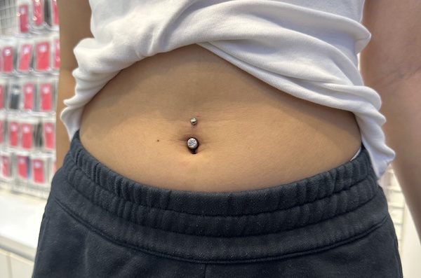 xỏ khuyên bụng tại thế giới xỏ khuyên tinybox