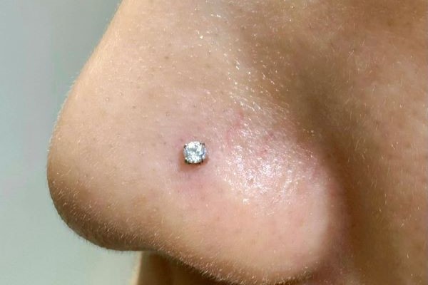 Ảnh xỏ khuyên cánh mũi đẹp