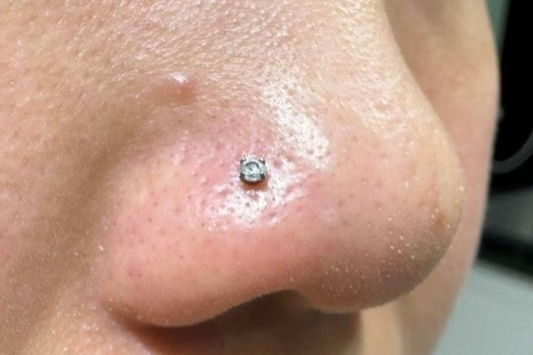 Ảnh xỏ khuyên cánh mũi đẹp