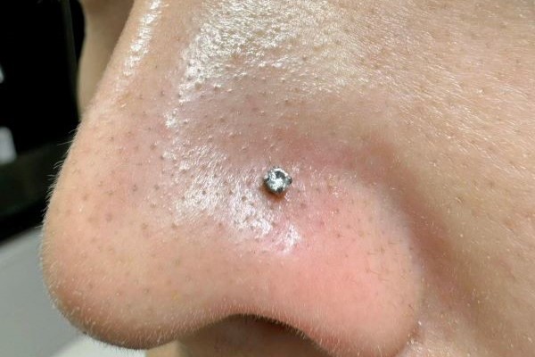 Ảnh xỏ khuyên cánh mũi đẹp