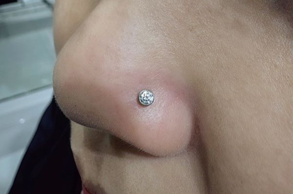 Ảnh xỏ khuyên cánh mũi đẹp