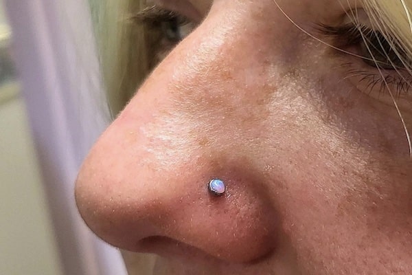 Xỏ khuyên cánh mũi kiêng gì?