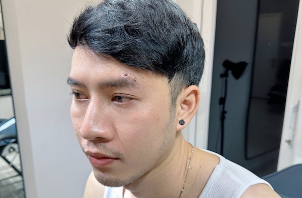 Hình ảnh xỏ khuyên chân mày xinh tại TinyBox 4/2023