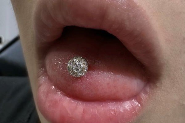 xỏ khuyên lưỡi đẹp