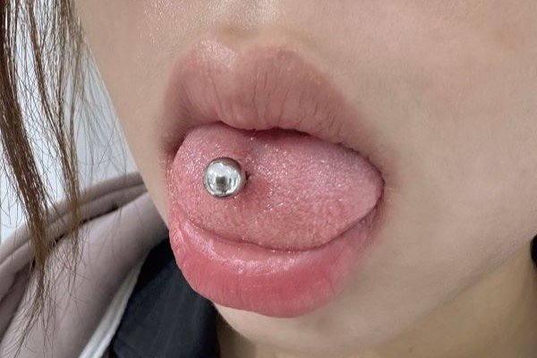 xỏ khuyên lưỡi đẹp