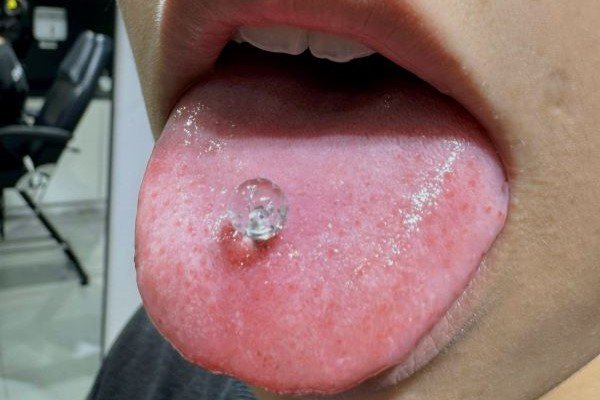 xỏ khuyên lưỡi đẹp