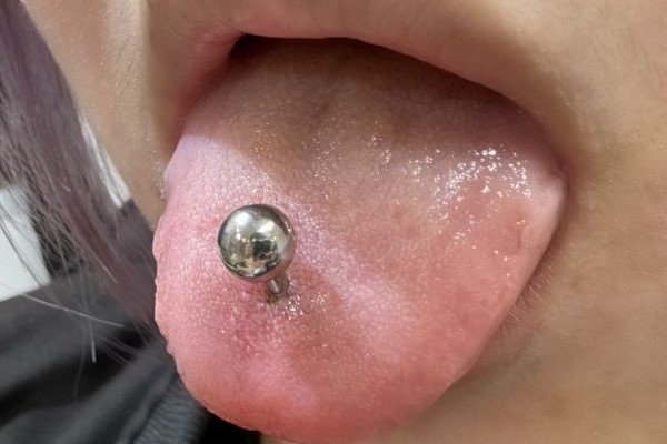 xỏ khuyên lưỡi đẹp