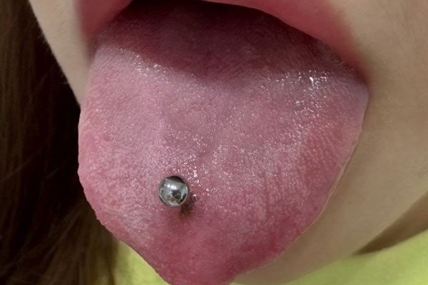 xỏ khuyên lưỡi đẹp