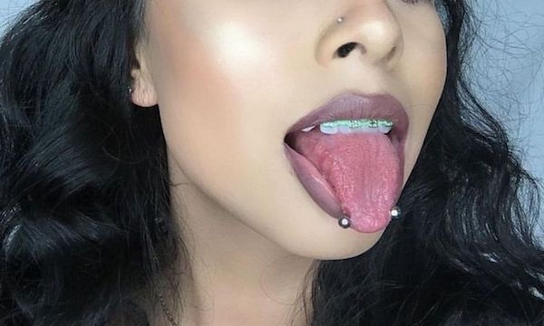 Xỏ khuyên lưỡi ăn uống có cực khổ?