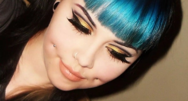 Xỏ khuyên má lúm